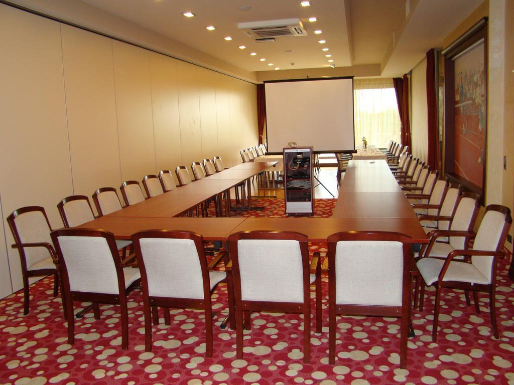 Hotel Rodan Курник Экстерьер фото