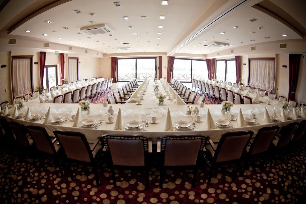 Hotel Rodan Курник Экстерьер фото