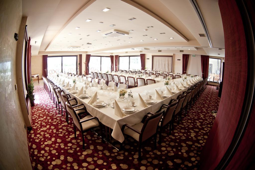Hotel Rodan Курник Экстерьер фото