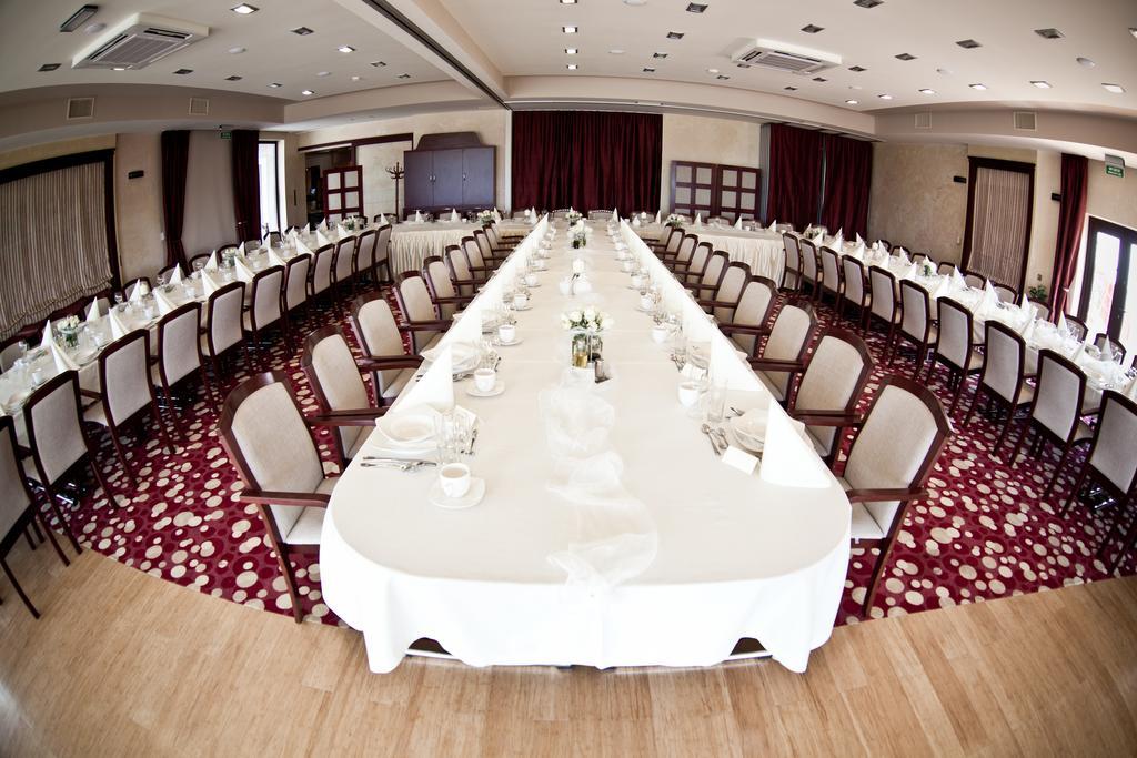 Hotel Rodan Курник Экстерьер фото