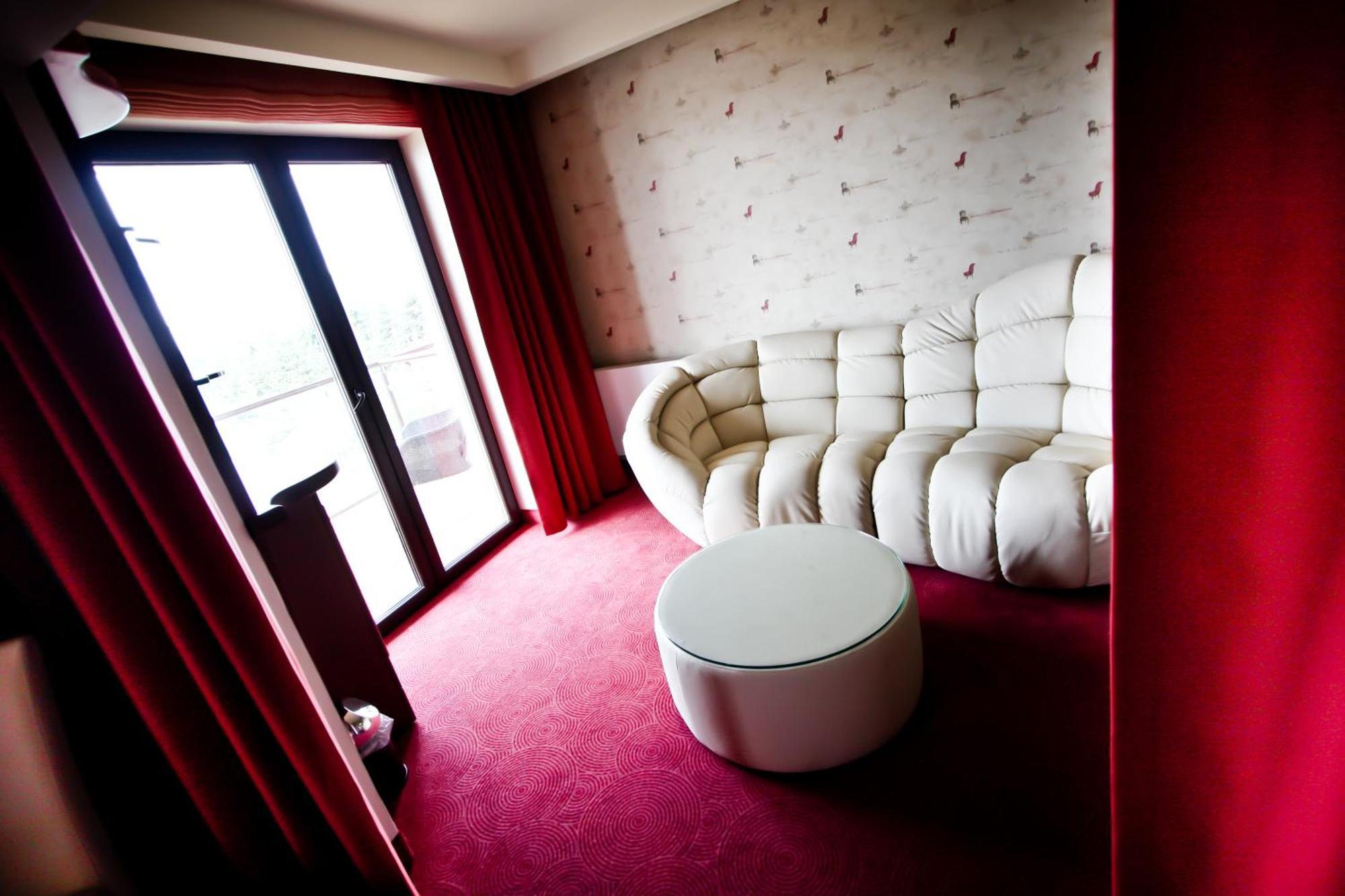 Hotel Rodan Курник Экстерьер фото