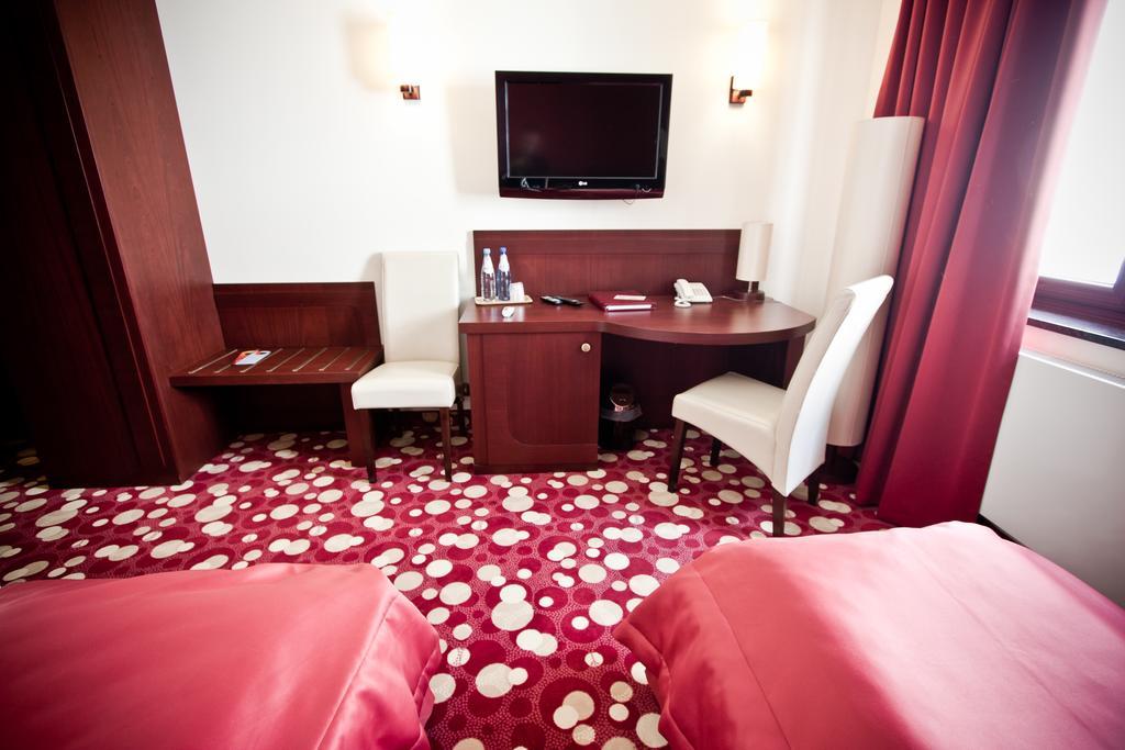 Hotel Rodan Курник Экстерьер фото