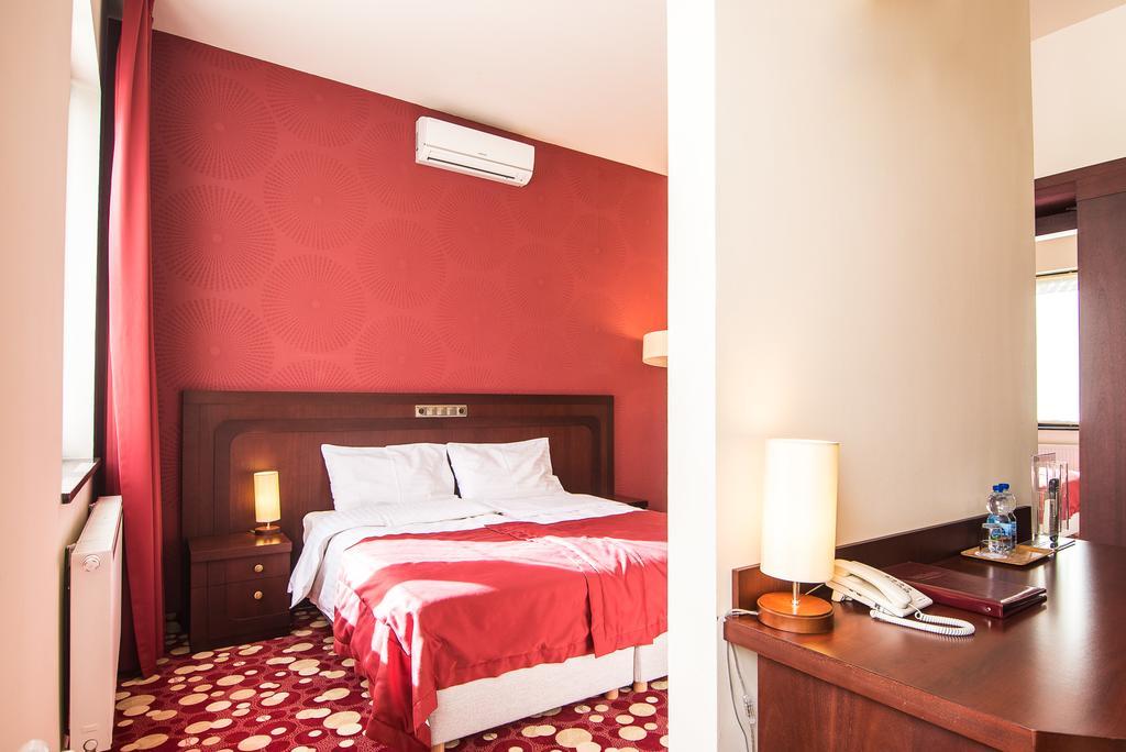 Hotel Rodan Курник Экстерьер фото