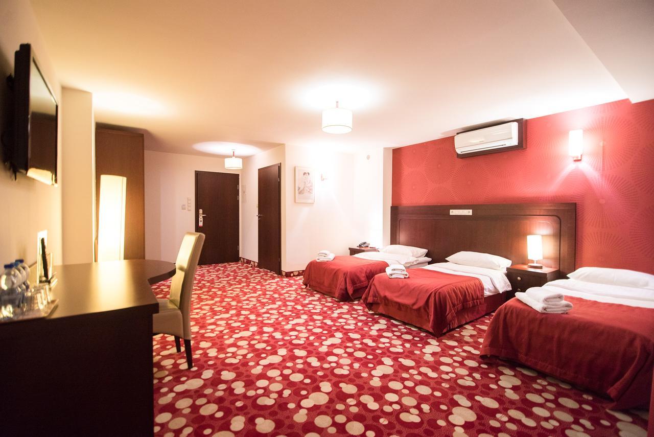 Hotel Rodan Курник Экстерьер фото
