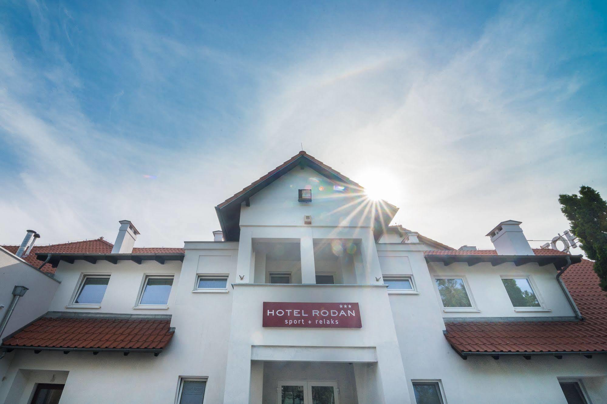 Hotel Rodan Курник Экстерьер фото