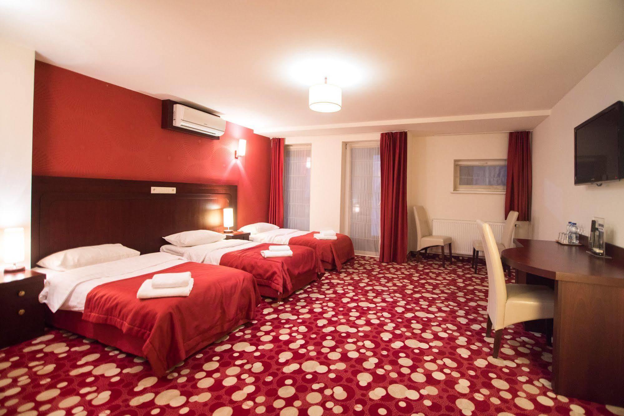 Hotel Rodan Курник Экстерьер фото