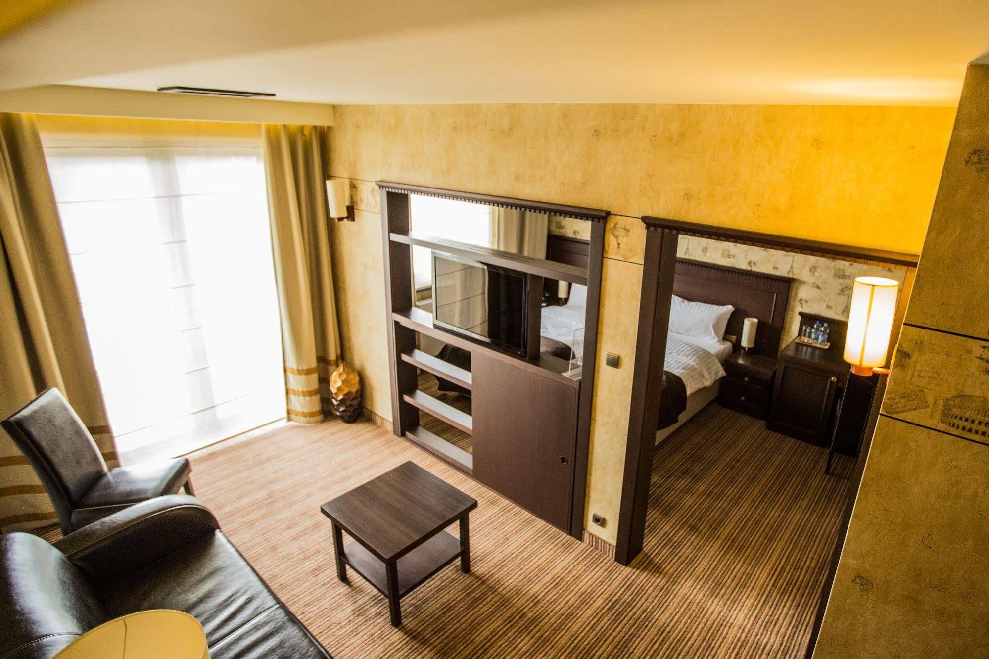 Hotel Rodan Курник Экстерьер фото