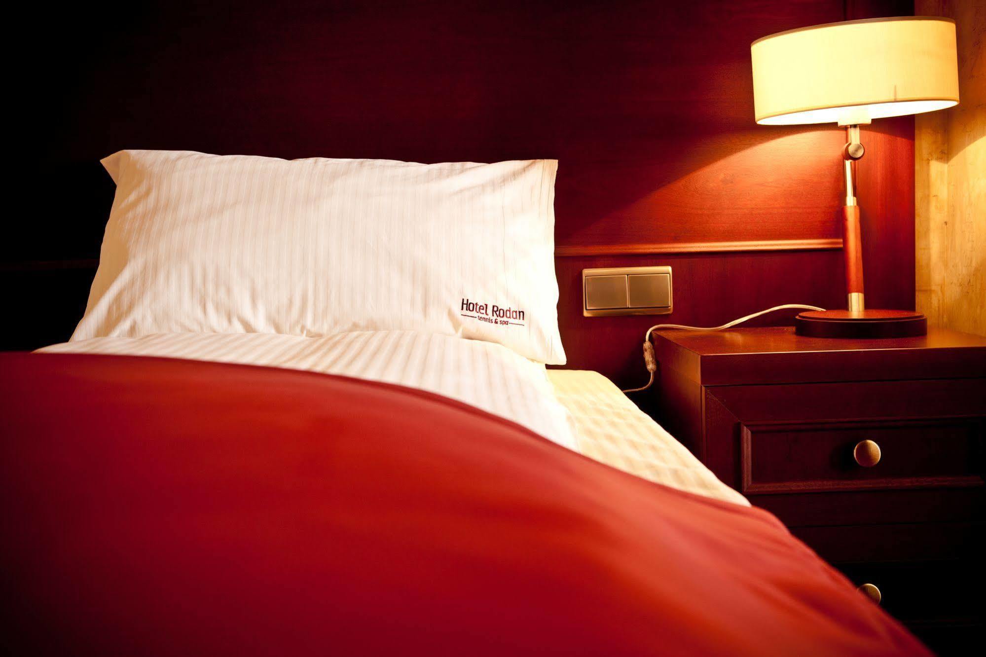 Hotel Rodan Курник Экстерьер фото