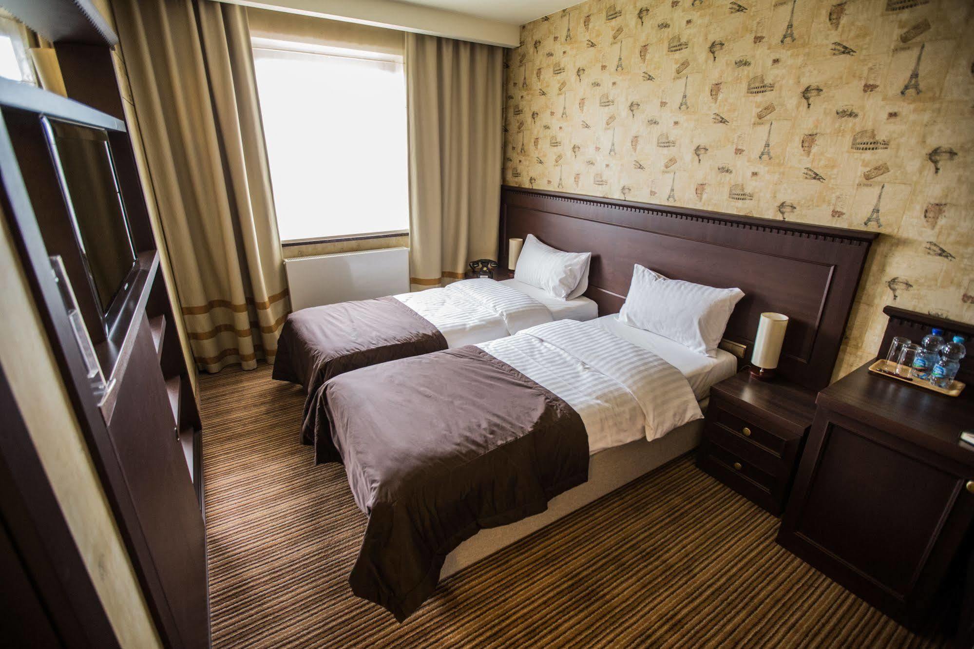 Hotel Rodan Курник Экстерьер фото