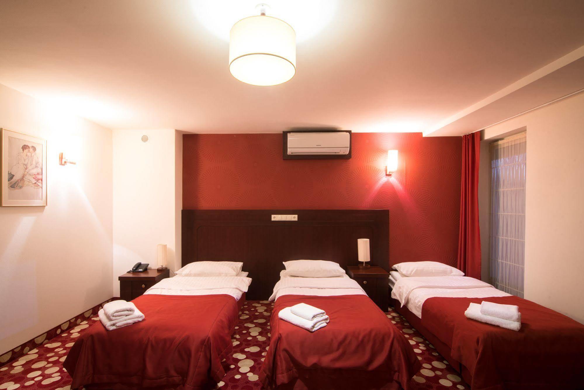Hotel Rodan Курник Экстерьер фото