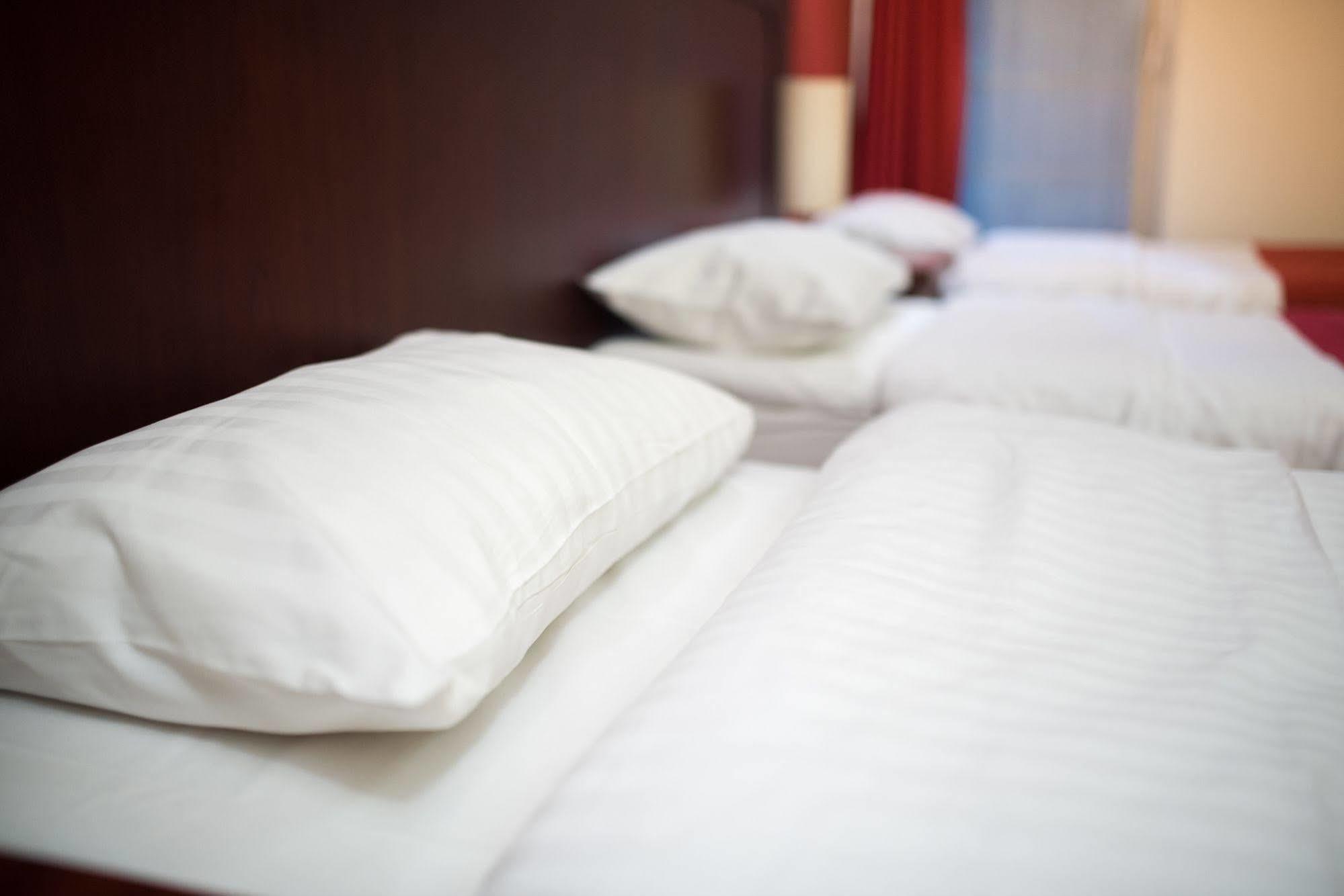 Hotel Rodan Курник Экстерьер фото